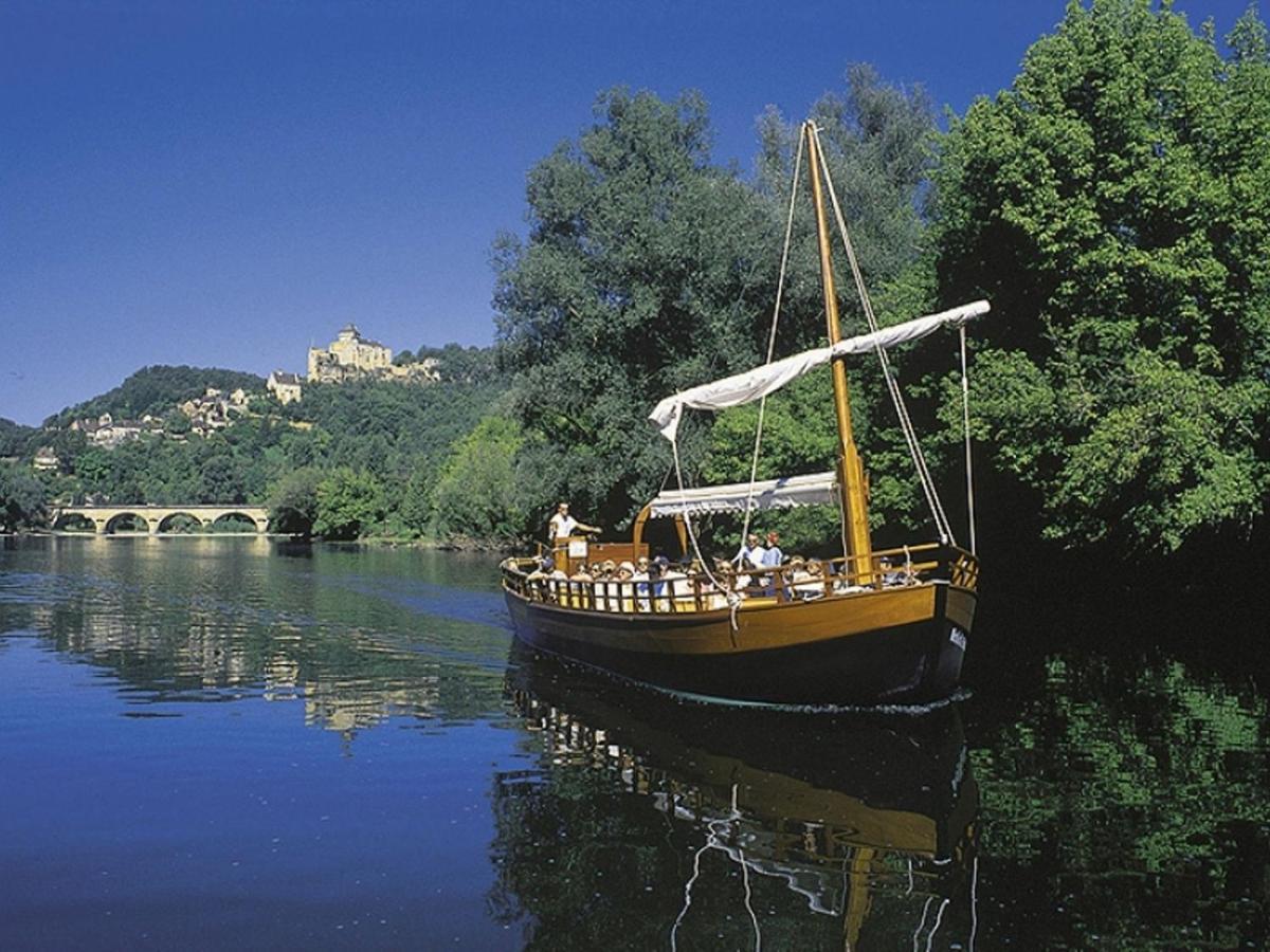 Charming Gite With Pool In Vezac Beynac-et-Cazenac Buitenkant foto